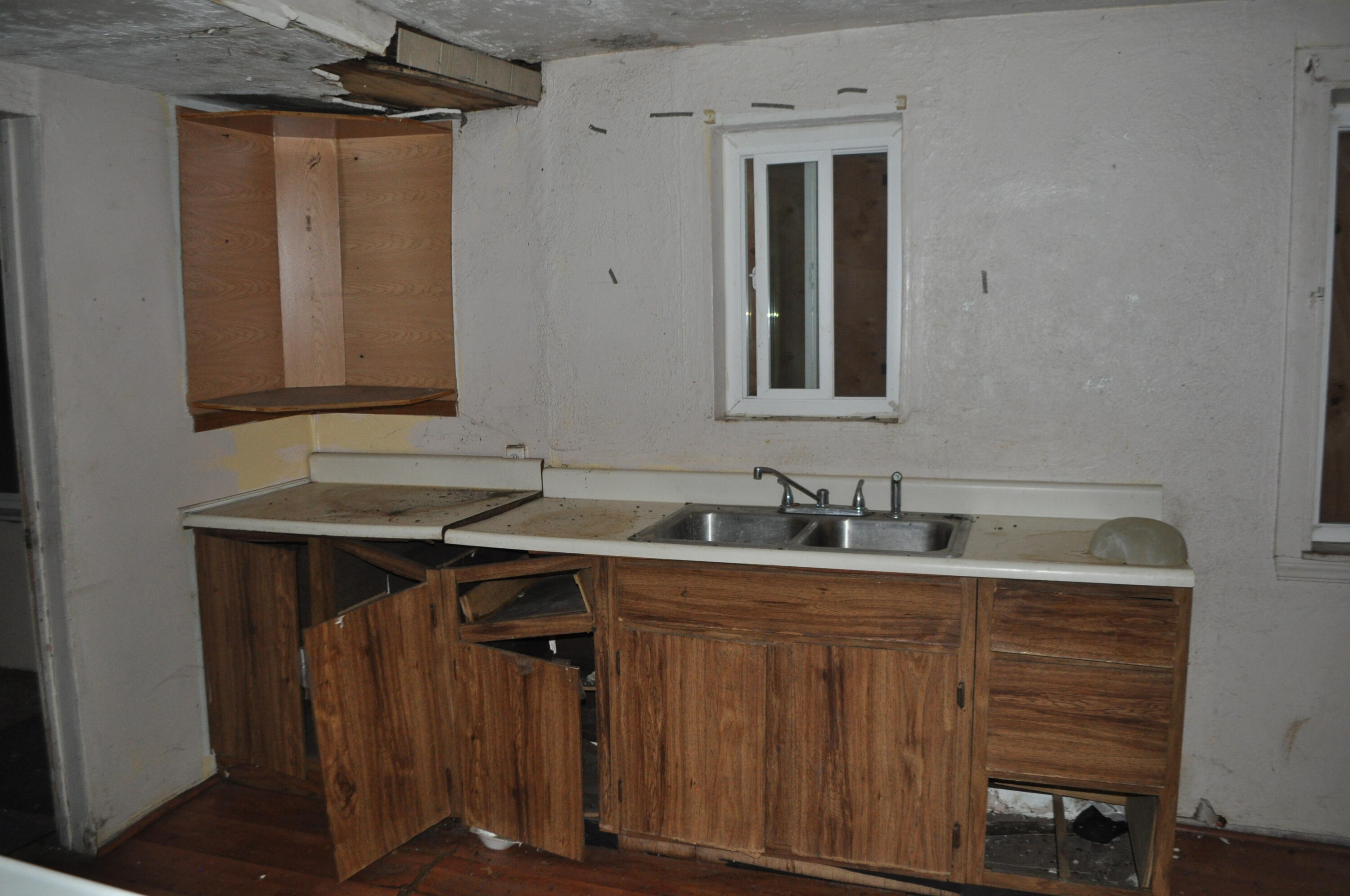4098 St Patricks Avenue Redding, CA 96003 - Photo 12 of 39 a bathroom with a sink and a mirror