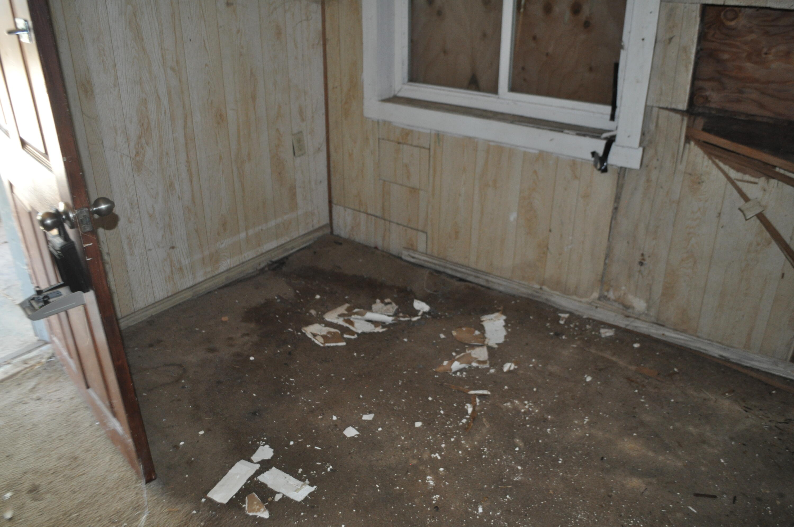 4098 St Patricks Avenue Redding, CA 96003 - Photo 8 of 39 a view of a hallway