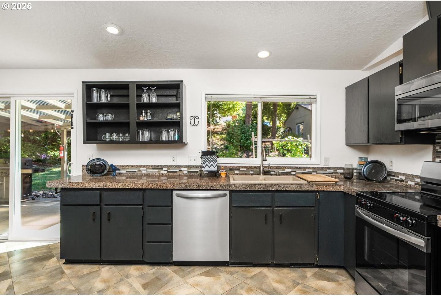6490 Southwest Nehalem Lane Beaverton, OR 97007 - Photo 14 of 47 Kitchen