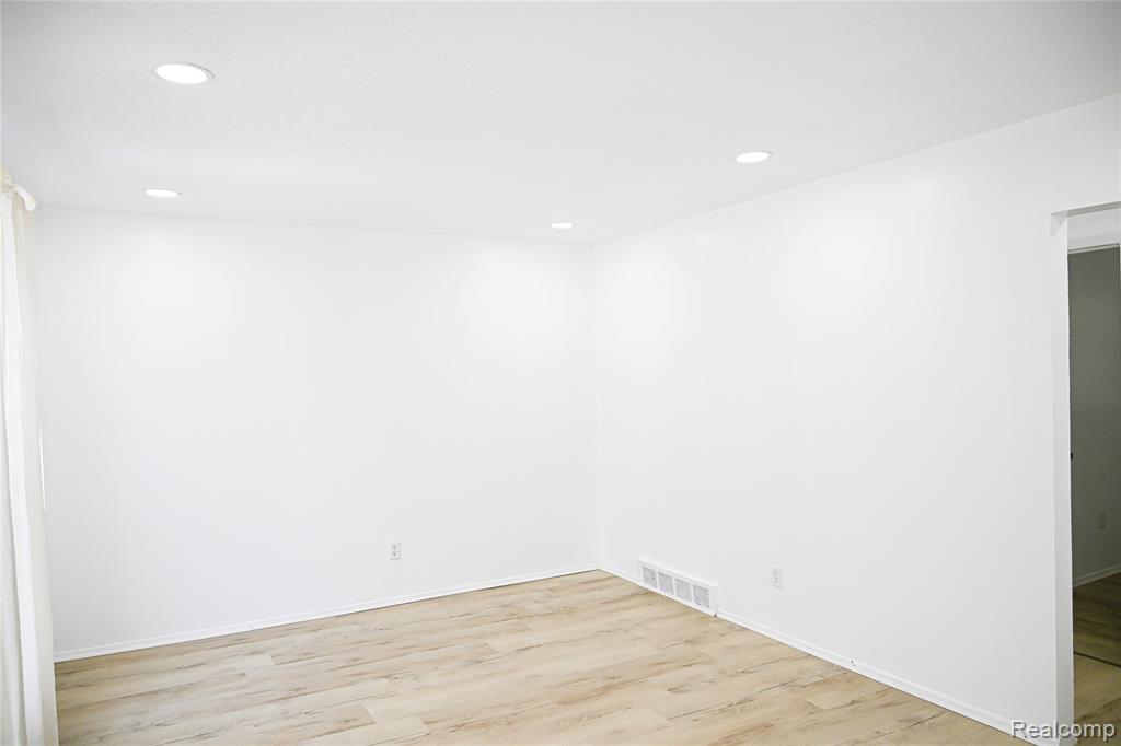 4056 Fox Street Inkster, MI 48141 - Photo 4 of 36 Gallery Image 4