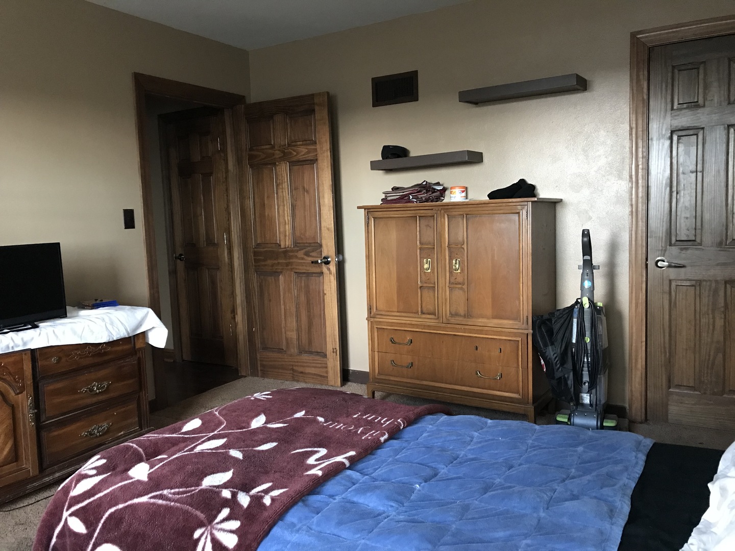 4121 East 2nd Road Mendota, IL 61342 - Photo 25 of 31 a bedroom with a bed and cabinets
