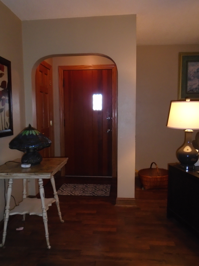 4121 East 2nd Road Mendota, IL 61342 - Photo 6 of 31 a room with furniture and wooden floor