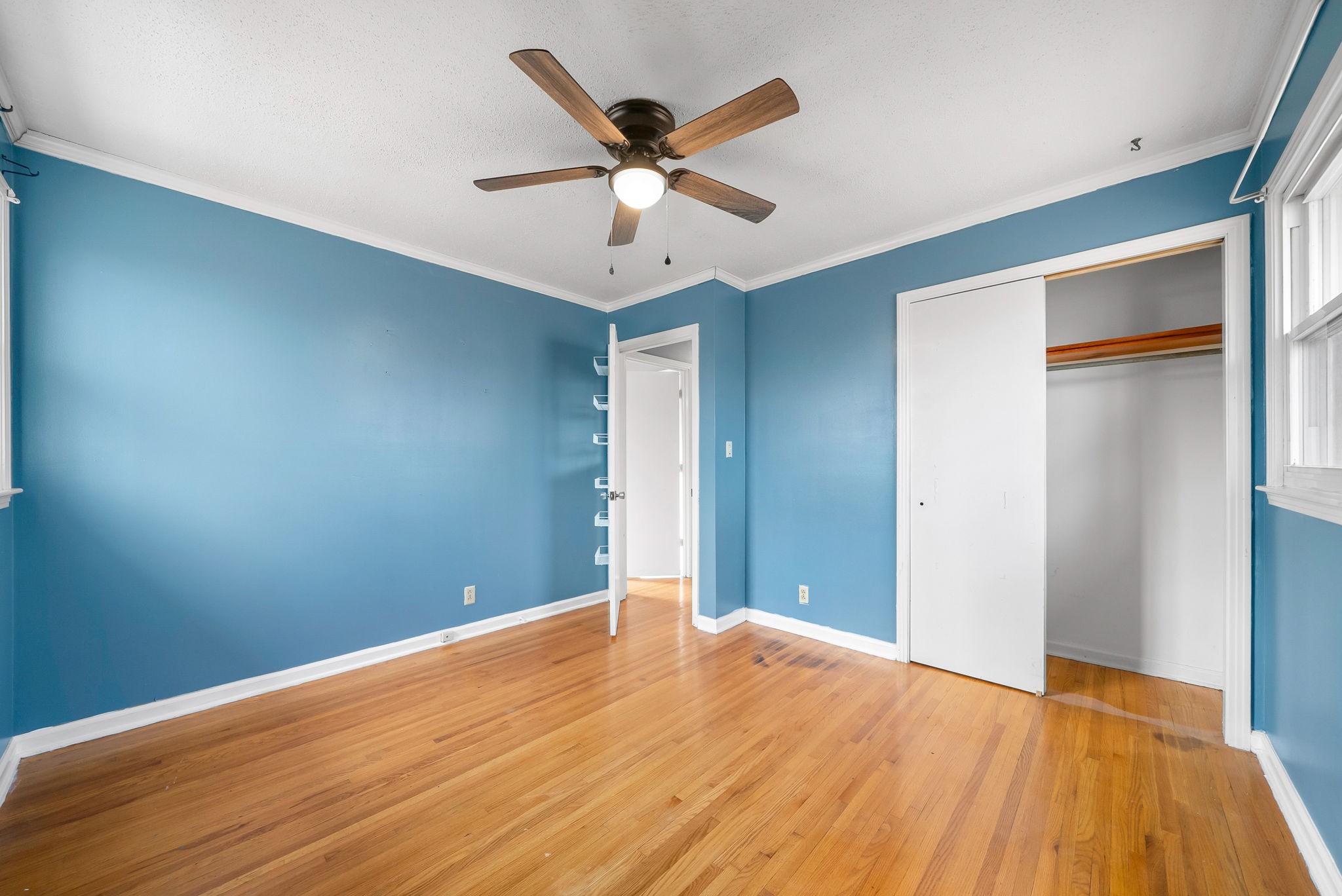 233 Pine Mountain Road Clarksville, TN 37042 - Photo 23 of 33 a view of a big room with wooden floor and a ceiling fan