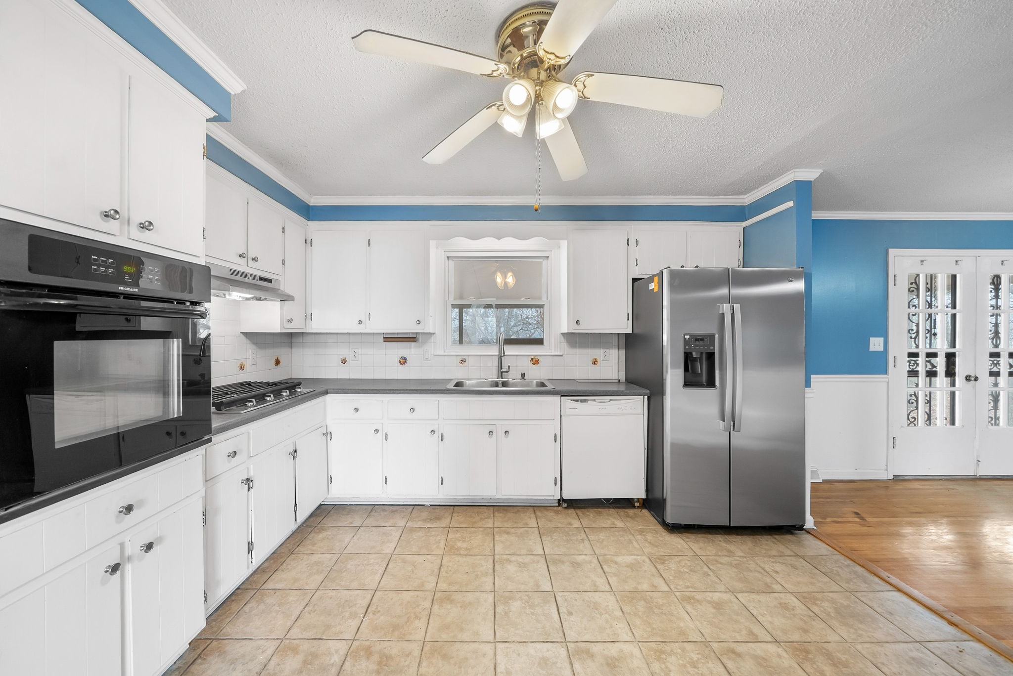 233 Pine Mountain Road Clarksville, TN 37042 - Photo 6 of 33 a kitchen with granite countertop white cabinets a refrigerator a sink a stove a washer dryer and a cabinets