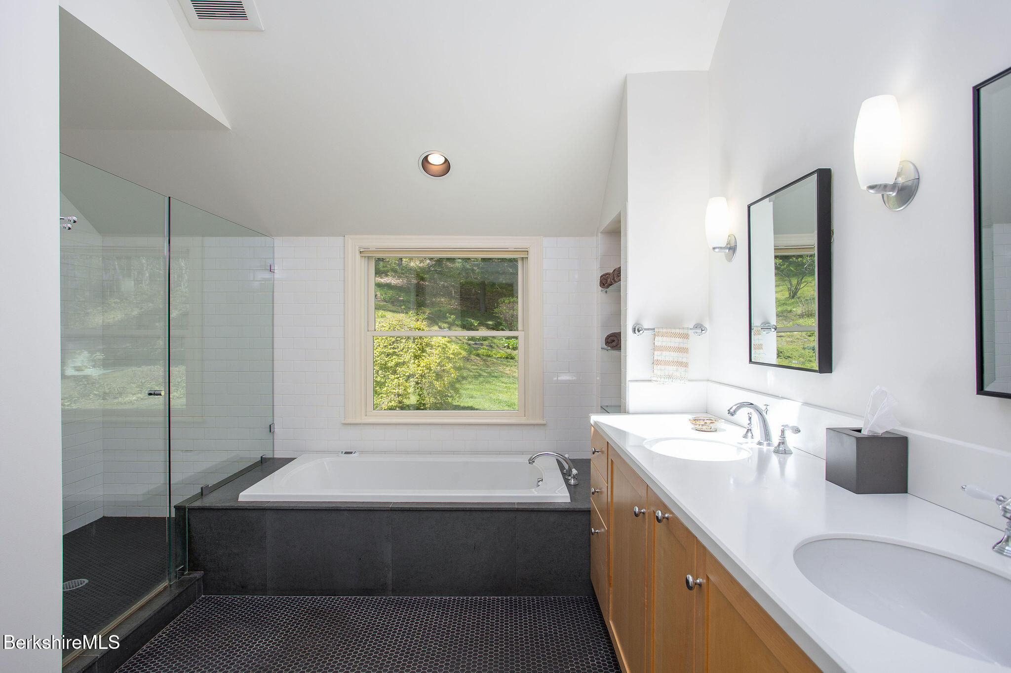 109 Under Mountain Road Lenox, MA 01240 - Photo 30 of 53 0039