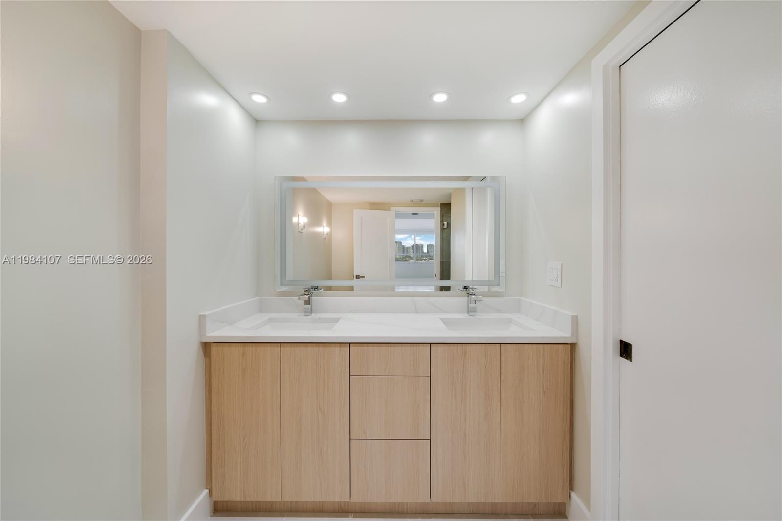 1 Grove Isle Drive, Unit A904 Miami, FL 33133 - Photo 24 of 44