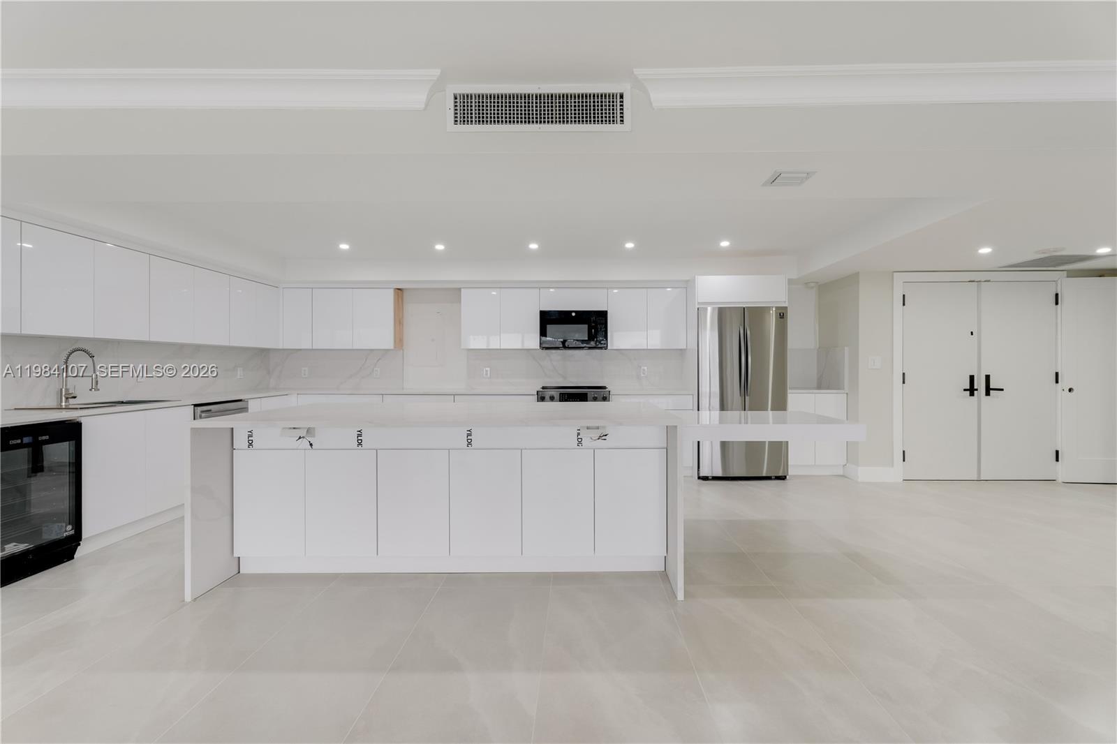 1 Grove Isle Drive, Unit A904 Miami, FL 33133 - Photo 35 of 44