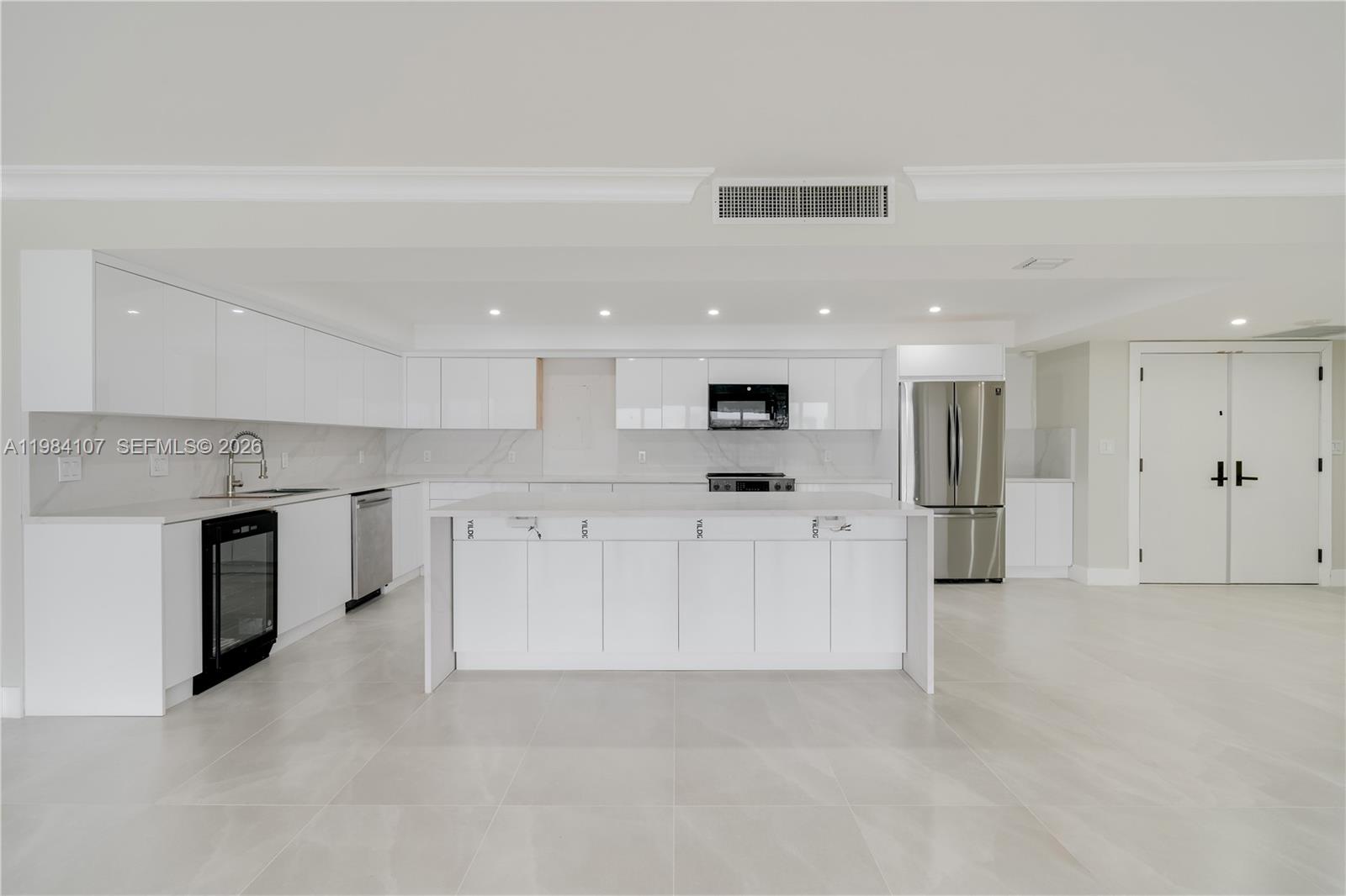 1 Grove Isle Drive, Unit A904 Miami, FL 33133 - Photo 7 of 44