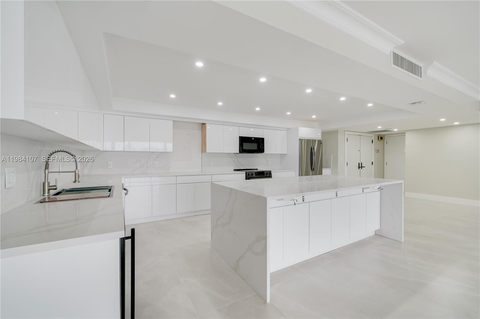 1 Grove Isle Drive, Unit A904 Miami, FL 33133 - Photo 8 of 44