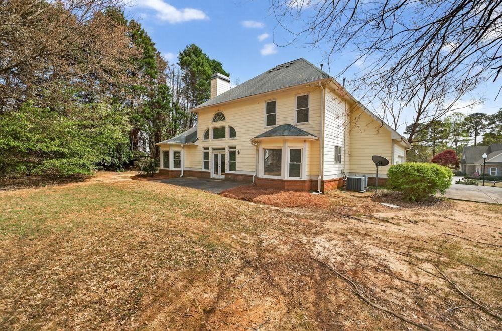 7512 Fieldstone Way Monroe, GA 30656 - Photo 11 of 49 a front view of a house with a garden