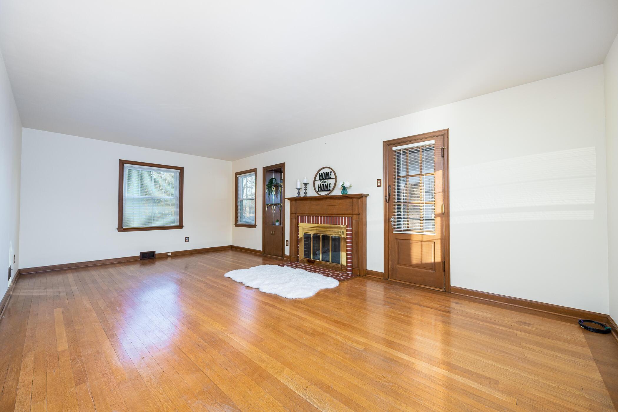 295 North Cassingham Road Columbus, OH 43209 - Photo 19 of 52 Living Room