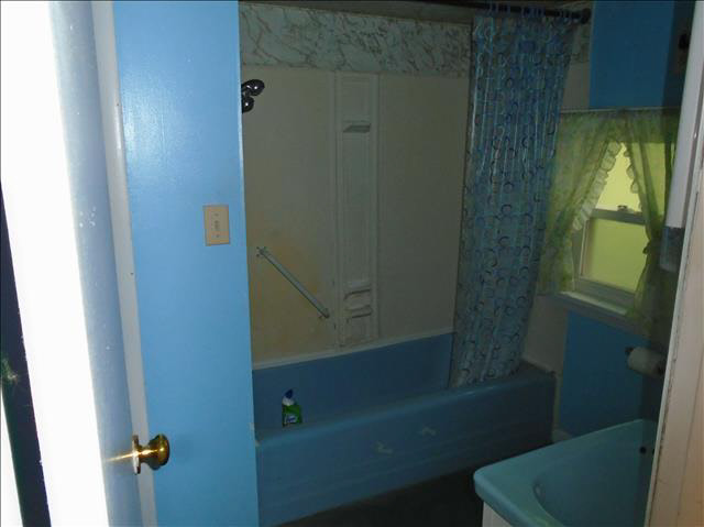 450 Pickard Road Temperance, MI 48182 - Photo 11 of 14 Bathroom