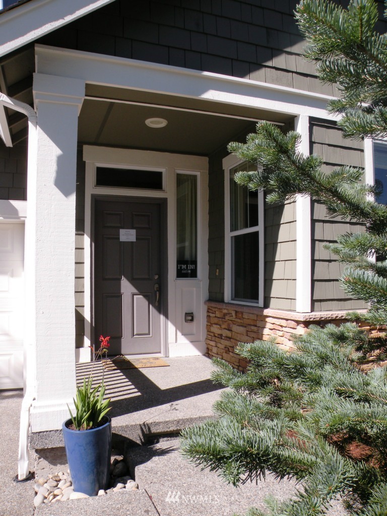 2116 Monterey Court Northeast Renton, WA 98056 - Photo 2 of 19 Gallery Image 2
