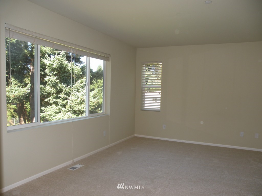 2116 Monterey Court Northeast Renton, WA 98056 - Photo 12 of 19 Gallery Image 12