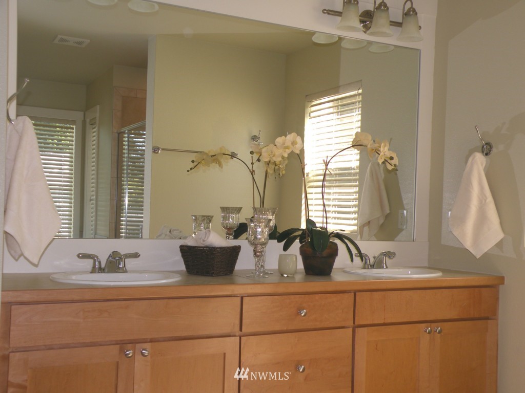 2116 Monterey Court Northeast Renton, WA 98056 - Photo 13 of 19 Gallery Image 13