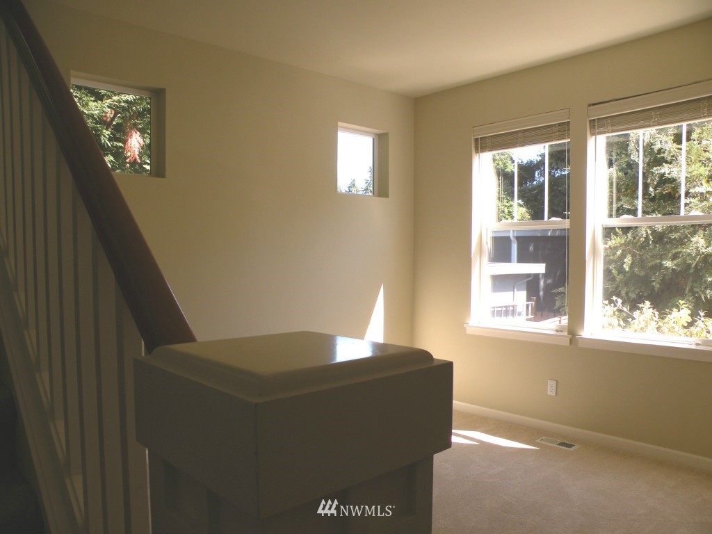 2116 Monterey Court Northeast Renton, WA 98056 - Photo 4 of 19 Gallery Image 4