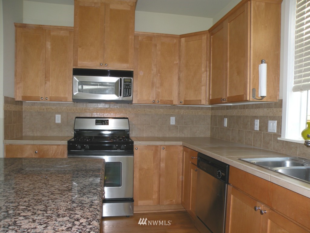 2116 Monterey Court Northeast Renton, WA 98056 - Photo 6 of 19 Gallery Image 6
