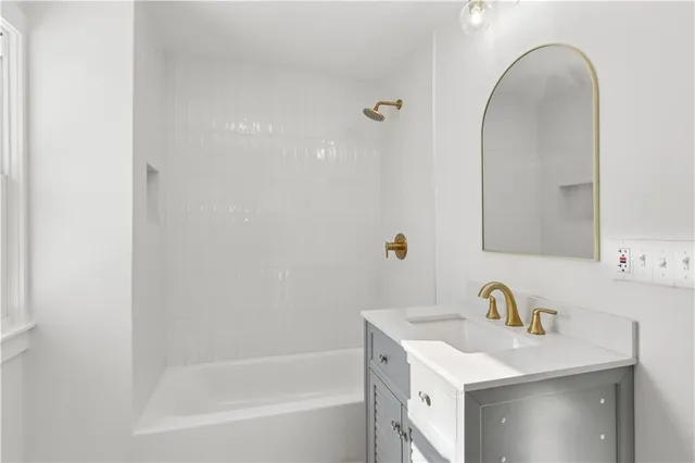 $475,000 | 829 West 39th Terrace, Kansas City, MO 64111