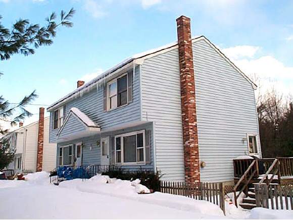 85 Rockingham Road Derry, NH 03038 - Photo 1 of 9