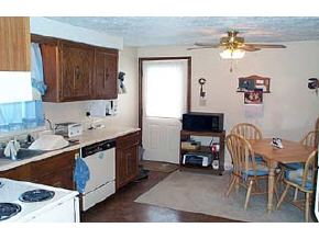 85 Rockingham Road Derry, NH 03038 - Photo 4 of 9
