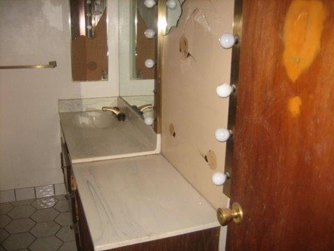 6145 West Cheery Lynn Road Phoenix, AZ 85033 - Photo 2 of 6 Bath one