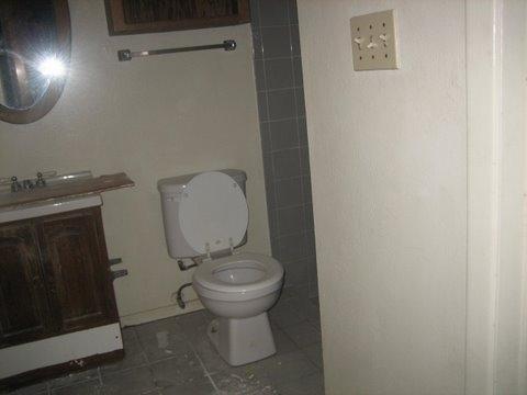 6145 West Cheery Lynn Road Phoenix, AZ 85033 - Photo 3 of 6 Bath two