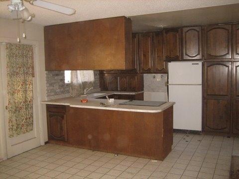 6145 West Cheery Lynn Road Phoenix, AZ 85033 - Photo 5 of 6 Kitchen