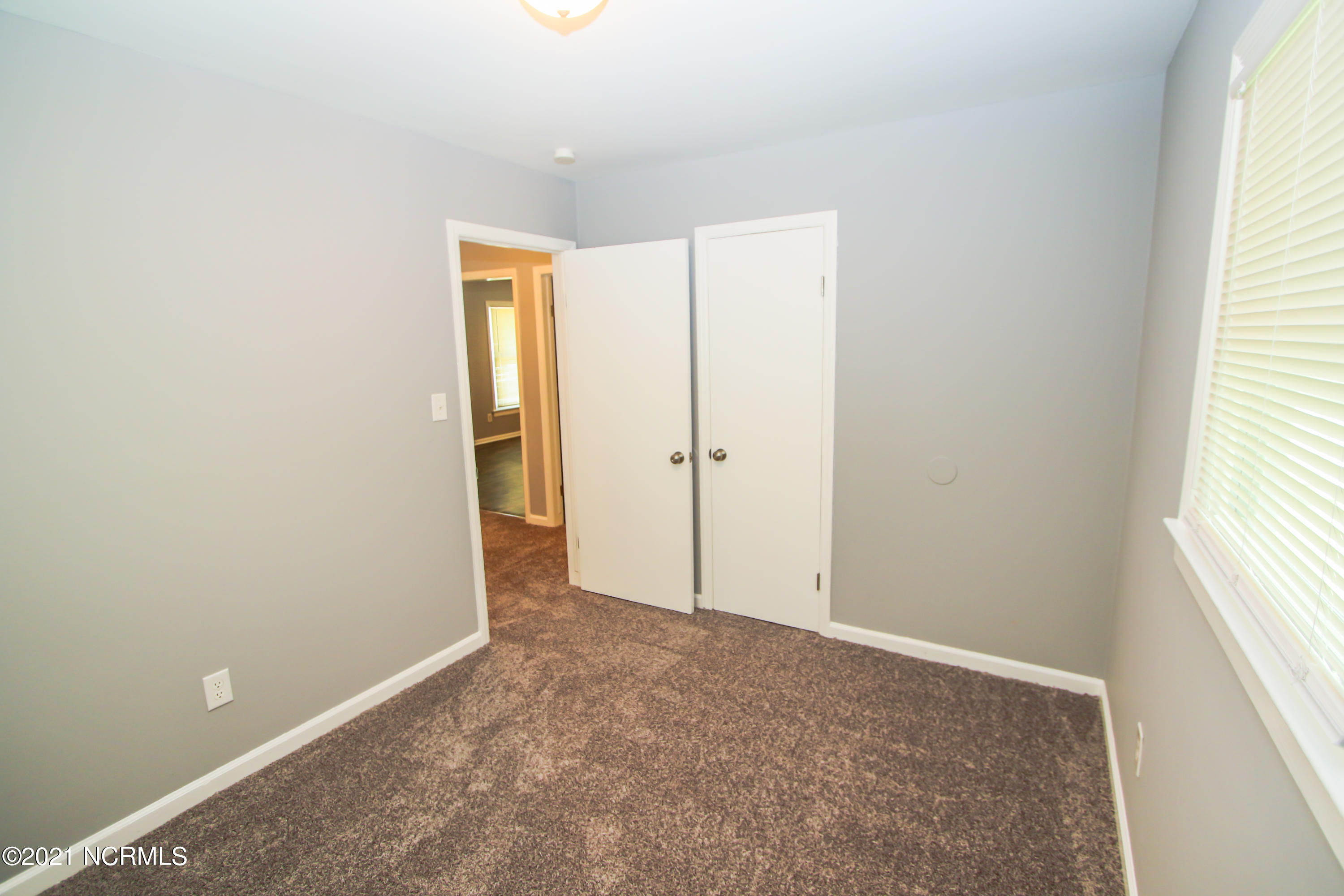 109 Arnold Road Jacksonville, NC 28546 - Photo 4 of 23 LJ7A1082