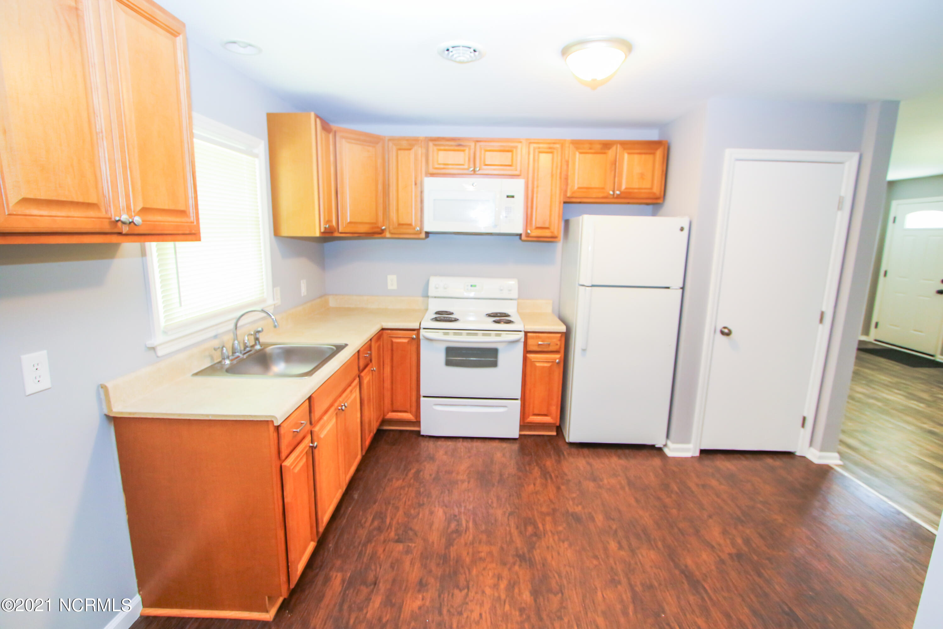 109 Arnold Road Jacksonville, NC 28546 - Photo 10 of 23 LJ7A1067