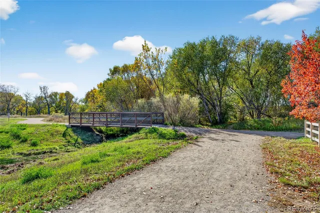 a picture of a bench in front of a building