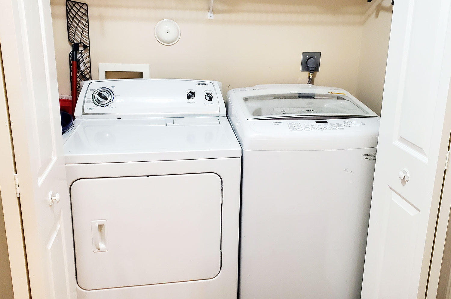 127 Nottingham Road Royal Palm Beach, FL 33411 - Photo 14 of 26 Crestwood Inside Laundry
