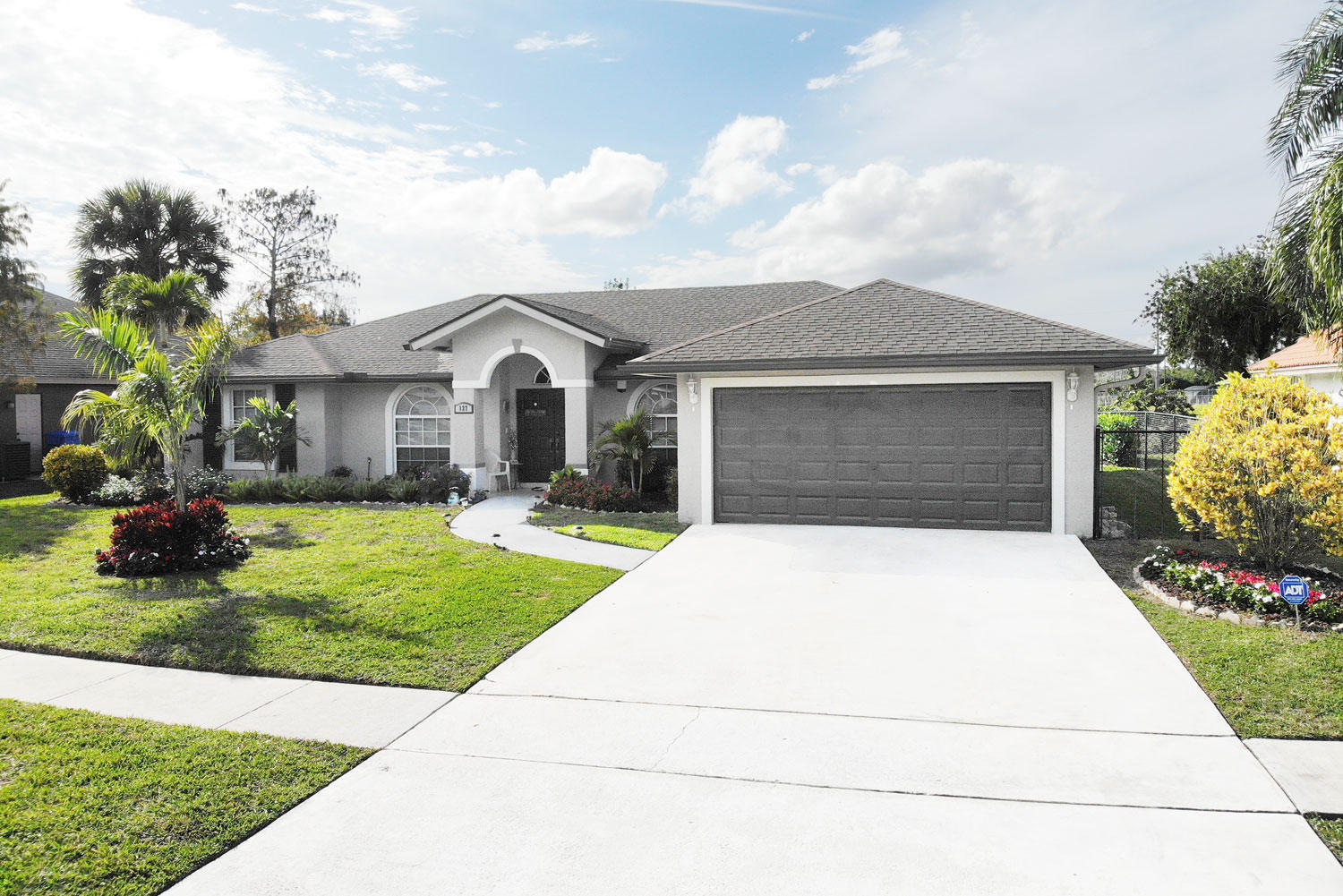 127 Nottingham Road Royal Palm Beach, FL 33411 - Photo 3 of 26 Crestwood Home For Sale