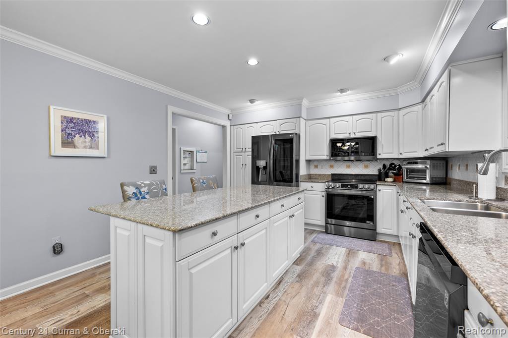 1162 Heights Road Lake Orion, MI 48362 - Photo 5 of 59 Gallery Image 5
