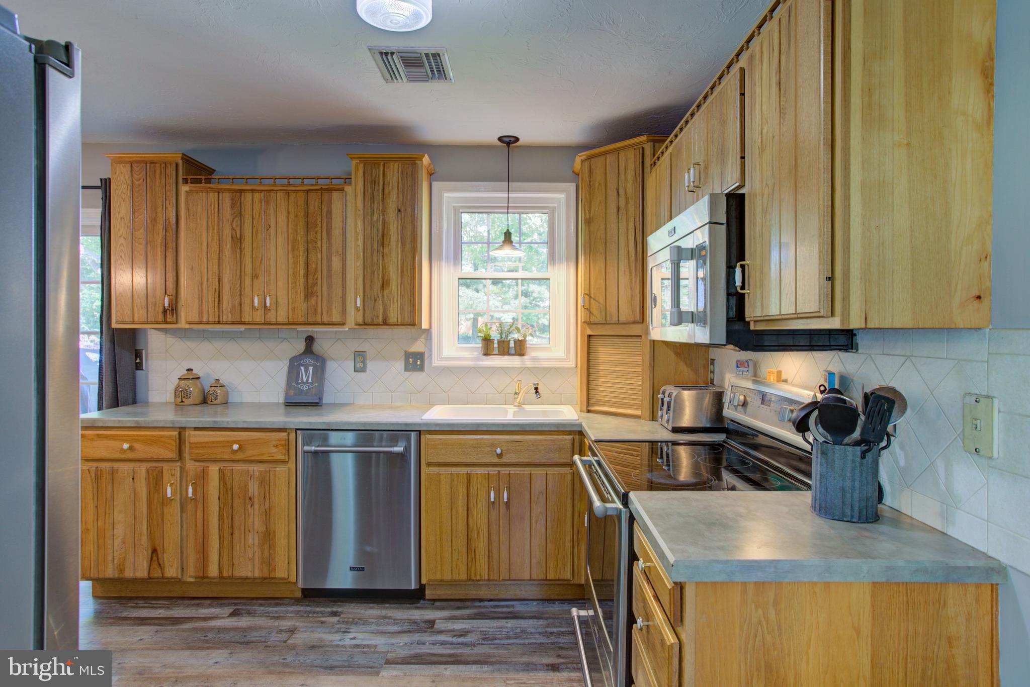 312 Partridge Drive Lititz, PA 17543 - Photo 7 of 36