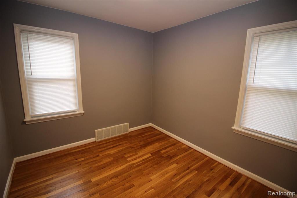 24080 Colgate Street Dearborn Heights, MI 48125 - Photo 21 of 32
