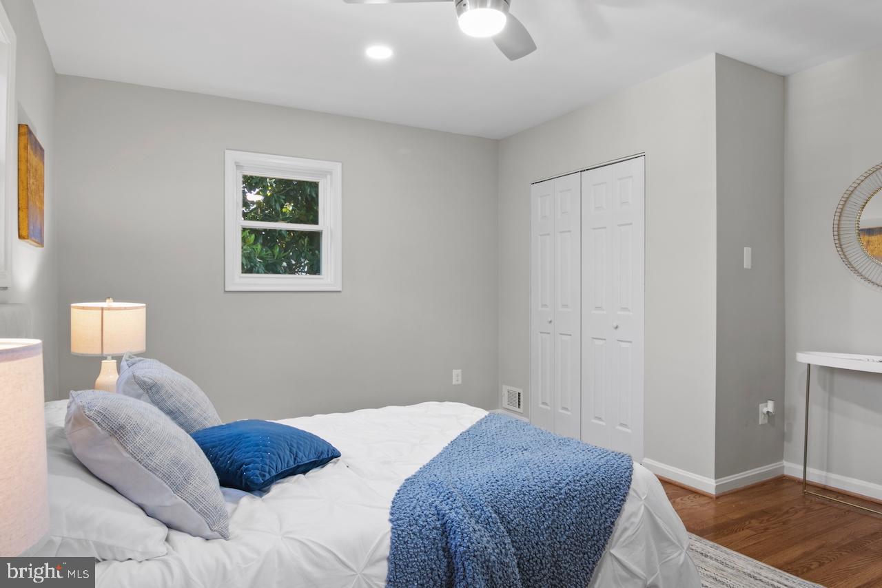 6502 Fort Hunt Road Alexandria, VA 22307 - Photo 18 of 44 a bedroom with a bed and a window