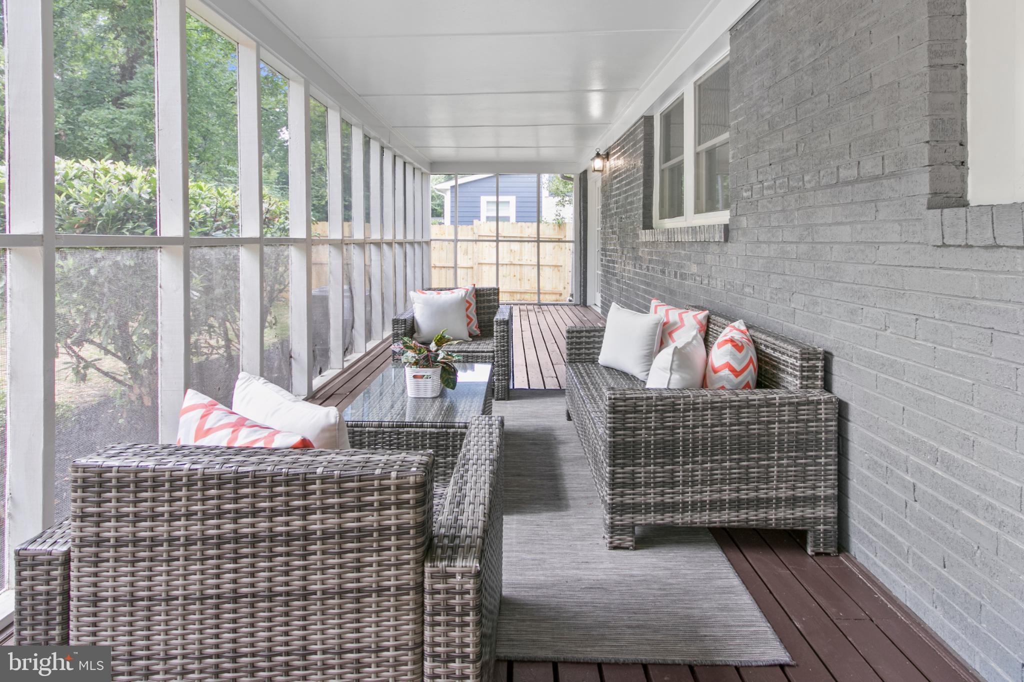 6502 Fort Hunt Road Alexandria, VA 22307 - Photo 39 of 44 a living room with furniture and a rug