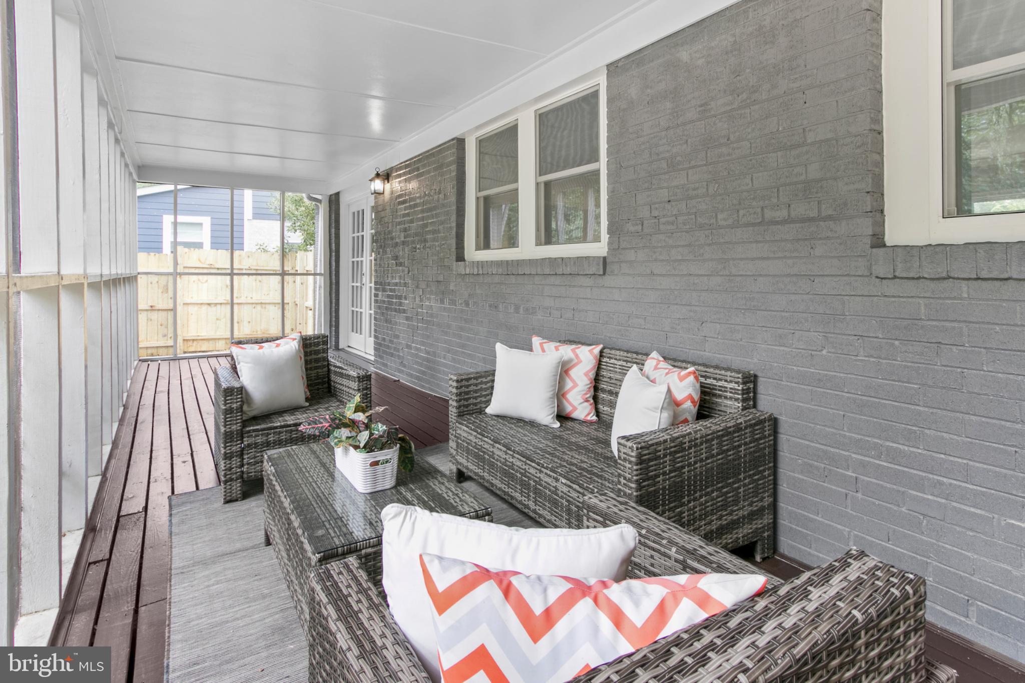 6502 Fort Hunt Road Alexandria, VA 22307 - Photo 40 of 44 a living room with furniture and a floor to ceiling window