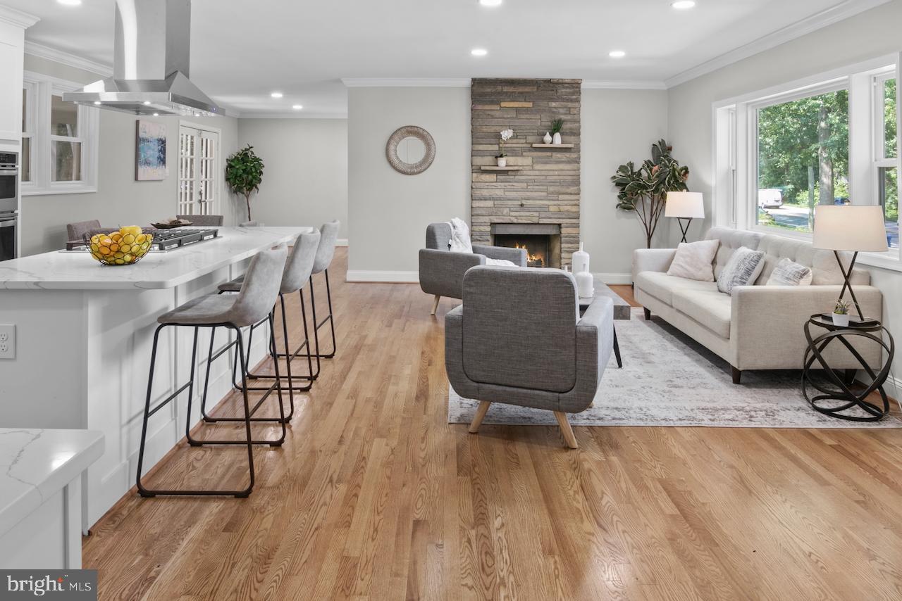 6502 Fort Hunt Road Alexandria, VA 22307 - Photo 4 of 44 a living room with furniture wooden floor and window