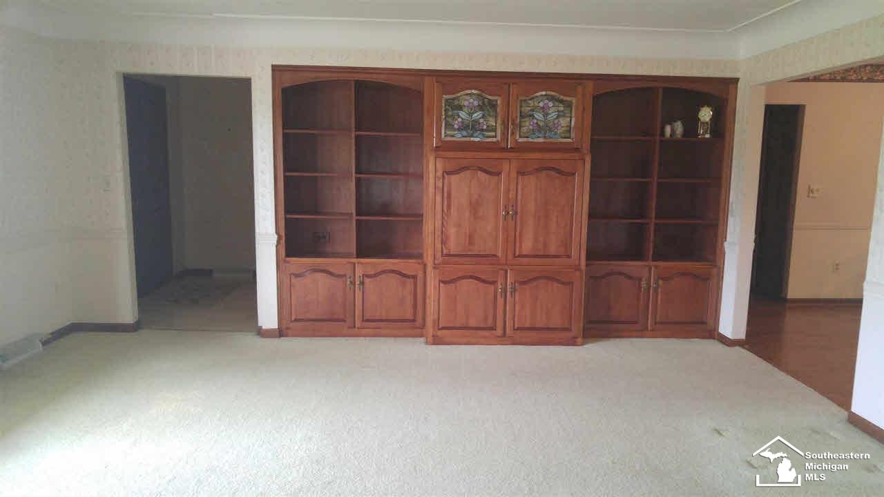 10505 Grafton Road Carleton, MI 48117 - Photo 6 of 34 Family Room