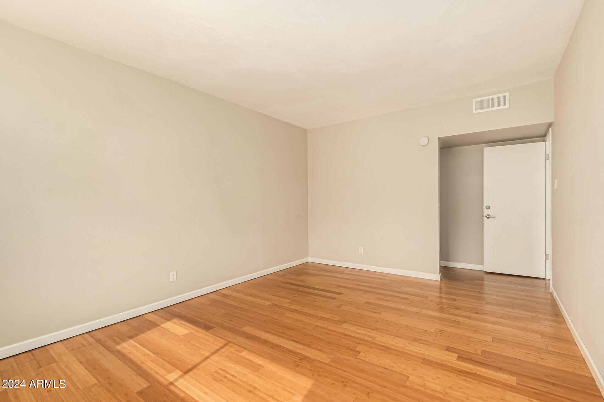 355 East Thomas Road, Unit B102 Phoenix, AZ 85012 - Photo 18 of 33 0018-18-Thomas