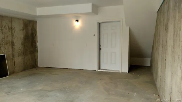 $2,300 | 1 Hamilton Street, Unit 3, New London, CT 06320