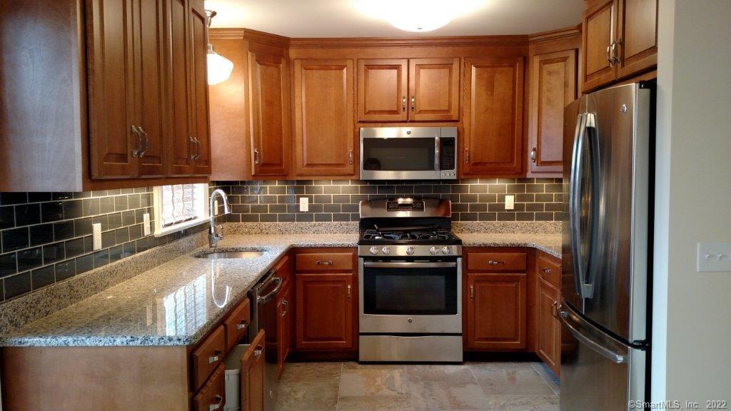 1 Hamilton Street, Unit 3 New London, CT 06320 - Photo 7 of 35