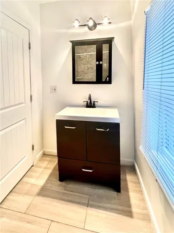 $1,900 | 58 Knight Street, Unit 2, Providence, RI 02909