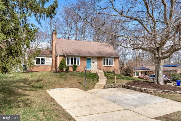 $889,000 | 8806 Cromwell Drive, Springfield, VA 22151