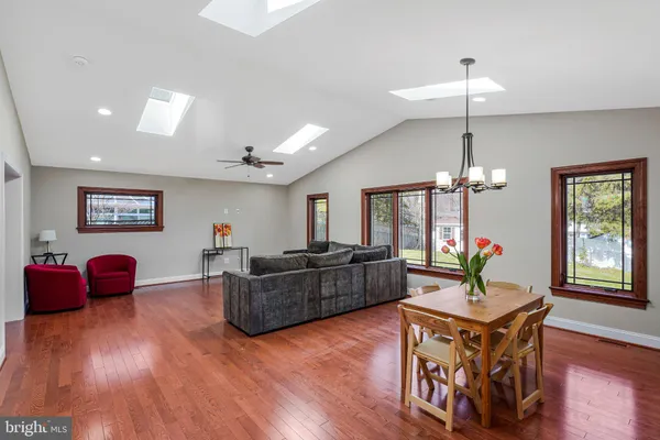 $889,000 | 8806 Cromwell Drive, Springfield, VA 22151