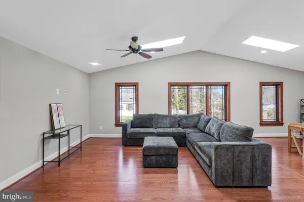 $889,000 | 8806 Cromwell Drive, Springfield, VA 22151