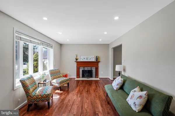 $889,000 | 8806 Cromwell Drive, Springfield, VA 22151