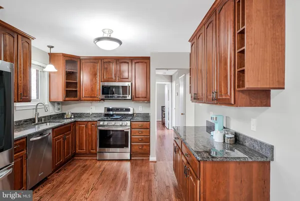 $889,000 | 8806 Cromwell Drive, Springfield, VA 22151