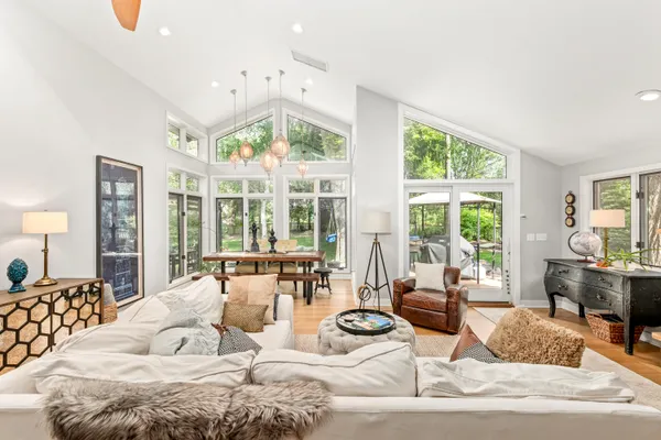 $1,225,000 | 2045 Hawthorne Drive, Elm Grove, WI 53122